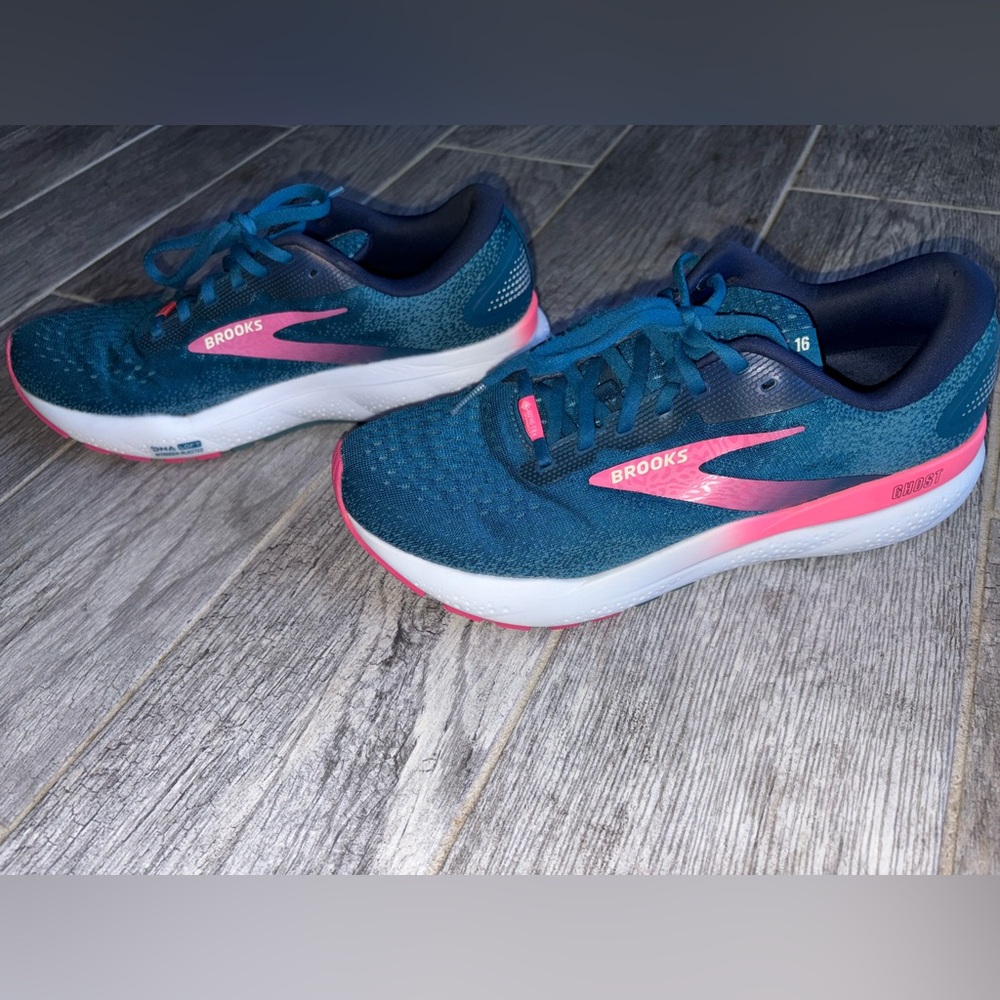 Brooks Ghost 16 Size 11 Women’s Teal Pink Athletic Running Tennis Shoes EUC